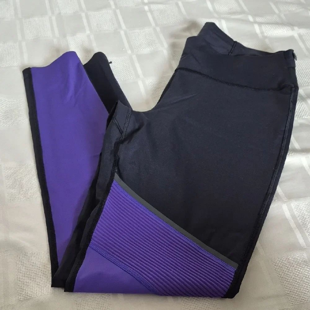 On Running Women's Black & Purple Tights Long - Picture 11 of 16
